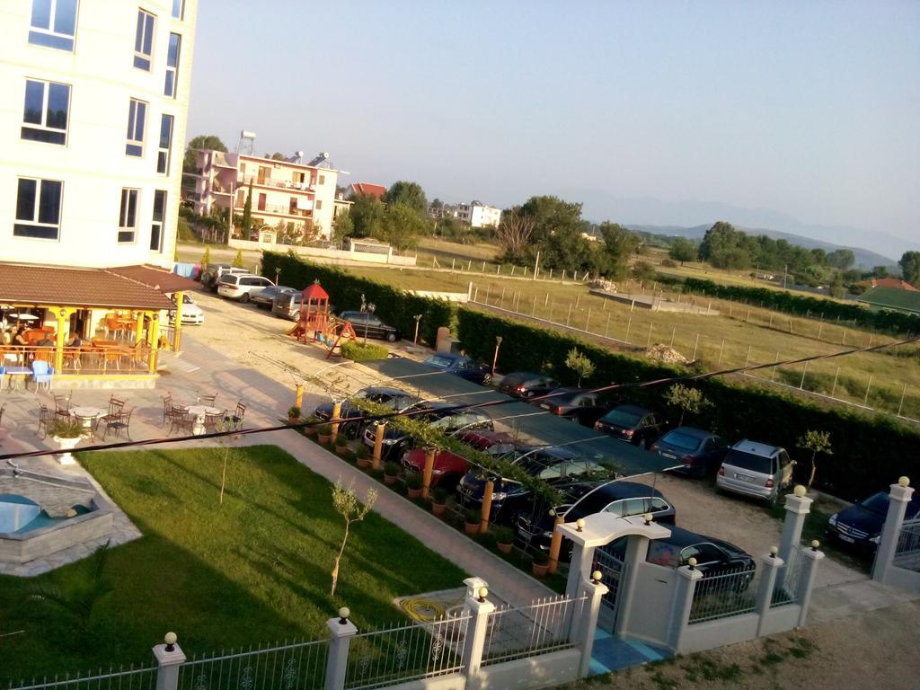 Hotel Restaurant Globi เวลิโปเยอ ภายนอก รูปภาพ